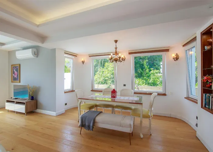 Villa Atlas *