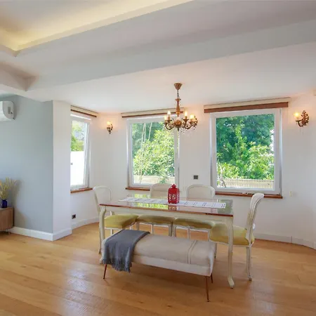 Villa Atlas *